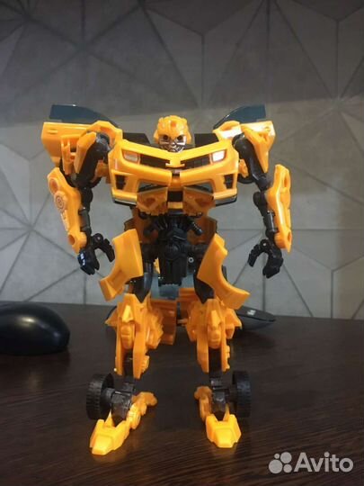 Трансформер бамблби