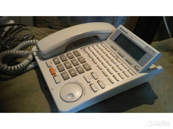 Телефон Panasonic KX-T7433Ru