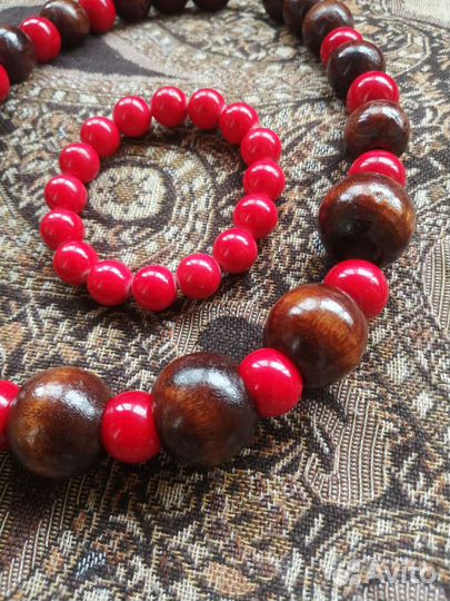 Коралловые бусы и браслет