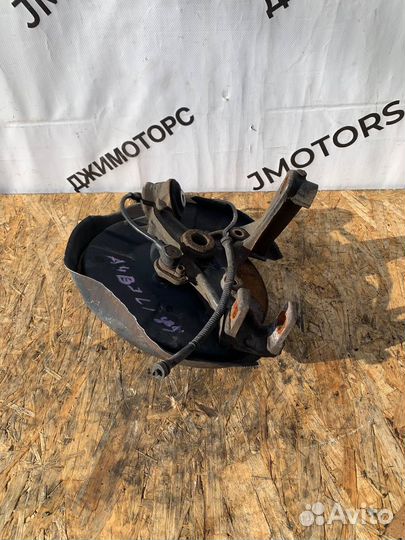 Кулак задний правый Audi A4 B7