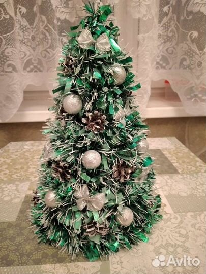 Новогодние елочки и рождественские веночки