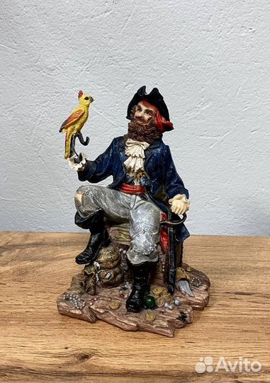 Фигурка пирата