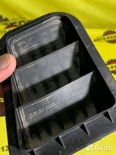 Вентиляционный клапан салона задний правый Kia Rio