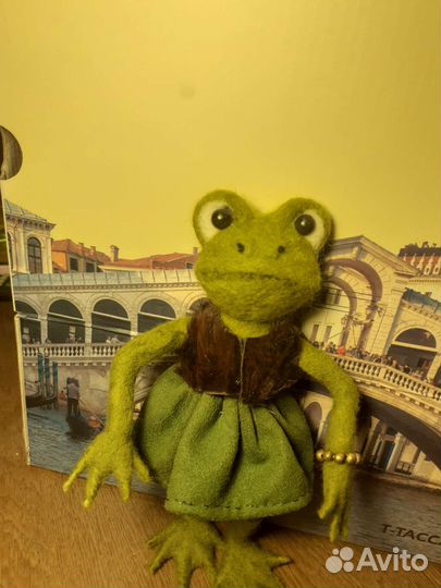 Лягушка из шерсти ручной работы