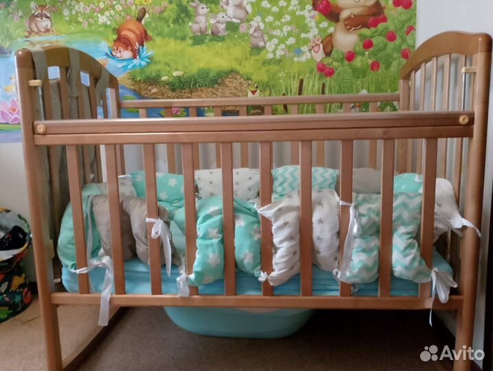 Детская кроватка из дерева, год в эксплуатации