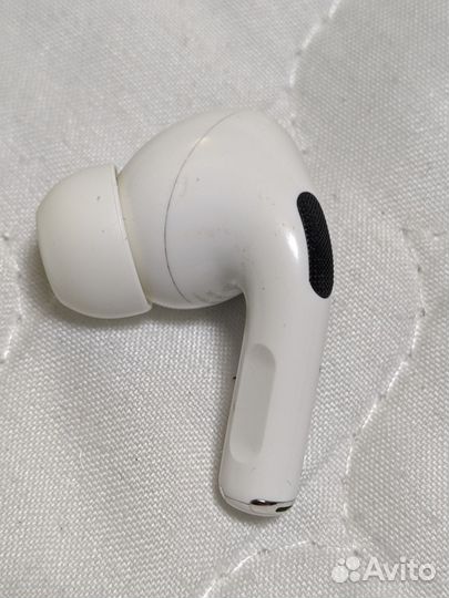 AirPods Pro 1 левый, трещит при тряске