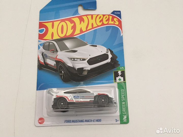 Коллекционная модель hot wheels ford mustang