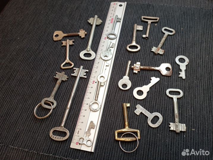 Коллекция из 20 винтажных ключиков