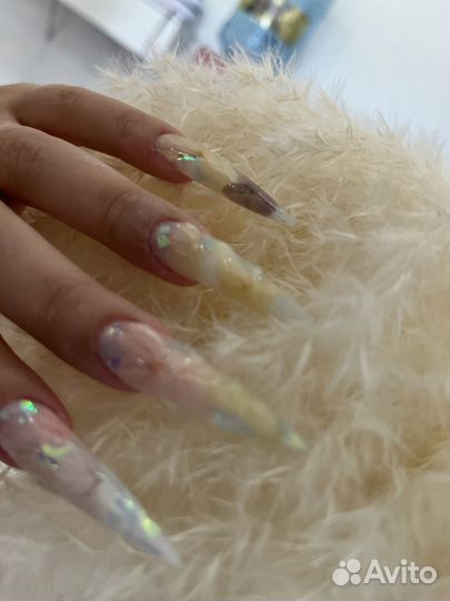 Модель на наращивание ногтей