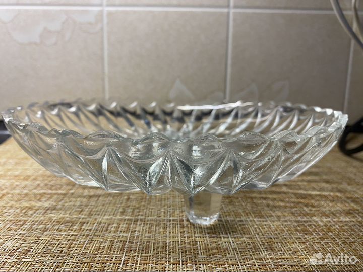 Хрустальный салатник на ножках