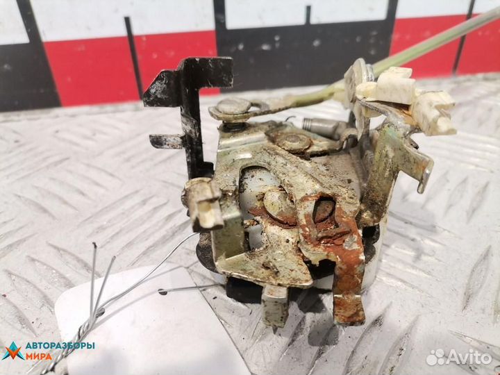 Замок двери передней правой Mazda 323 BF рест