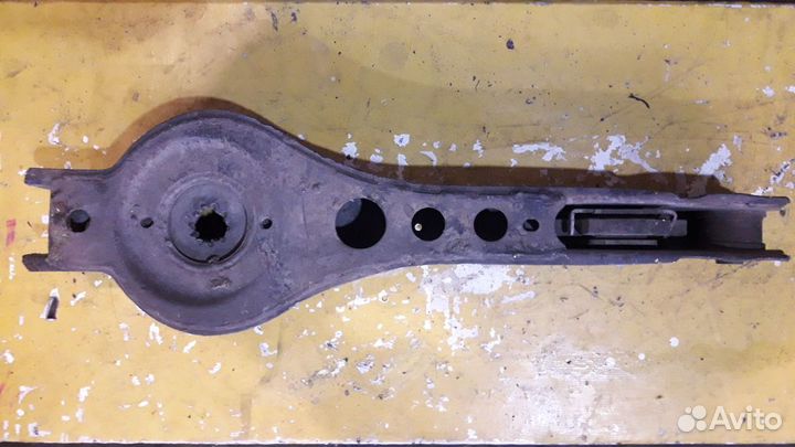 Рычаг задний продольный Toyota Hiace