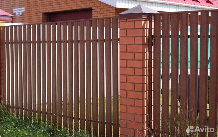 Забор из евроштакетника качественно быстро