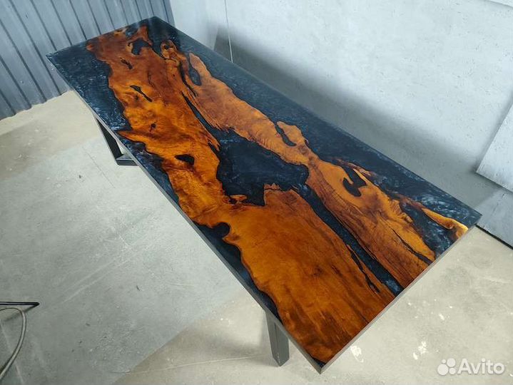 Дизайнерский стол