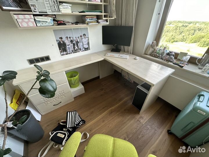 Угловой письменный стол