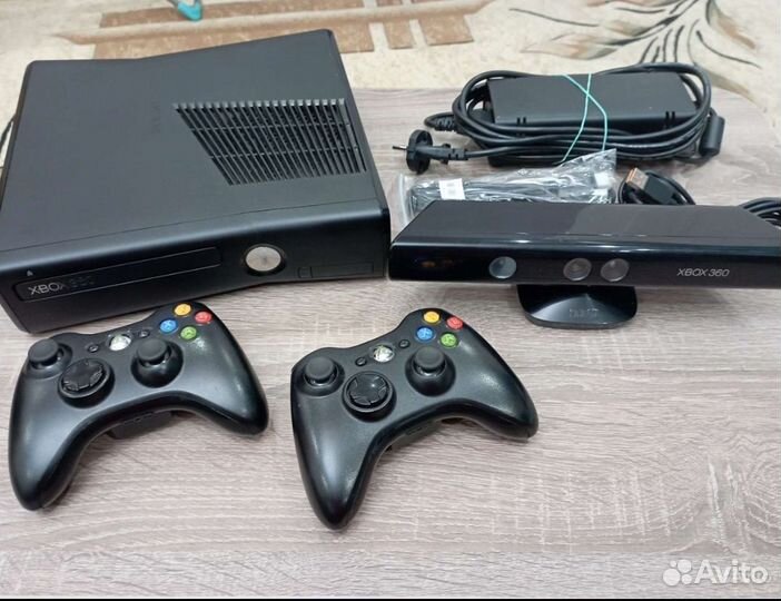 Xbox 360 Slim, 640 gb, Freeboot, Kinect
