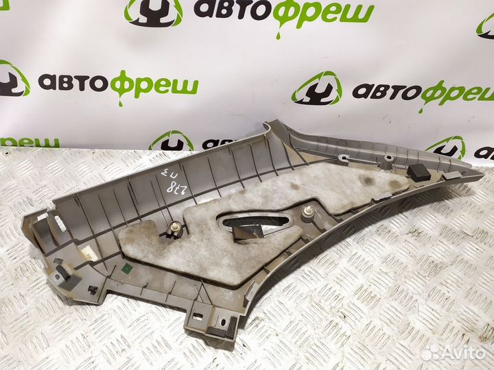 Обшивка стойки правая Kia Sorento 2003 2009