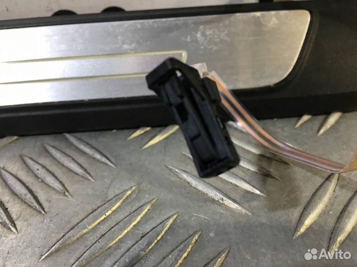 Б/У Накладка порога передняя правая#001