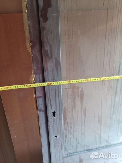 Дверь алюминиевая