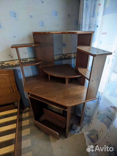 Компьютерный стол