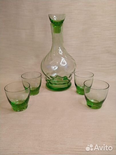 Набор графин со стопками зелёное стекло