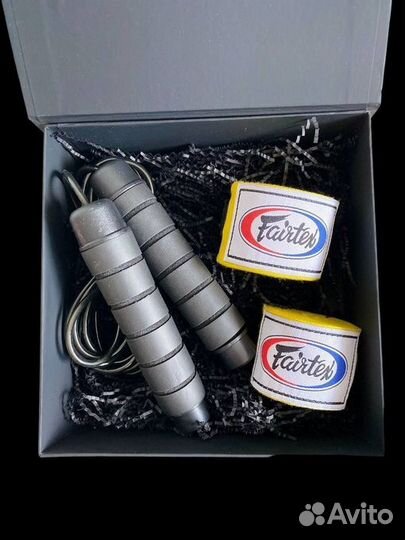 Подарочная коробка (19/19 см)