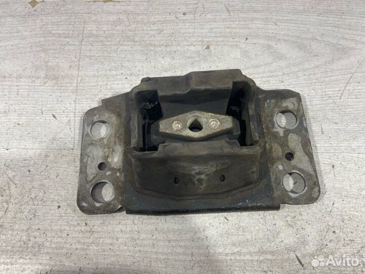Опора двигателя левая Ford Mondeo 4 (07-14) седан