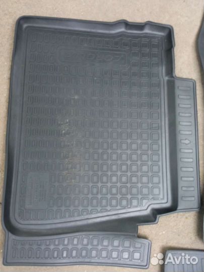 Автомобильные коврики резиновые toyota corolla