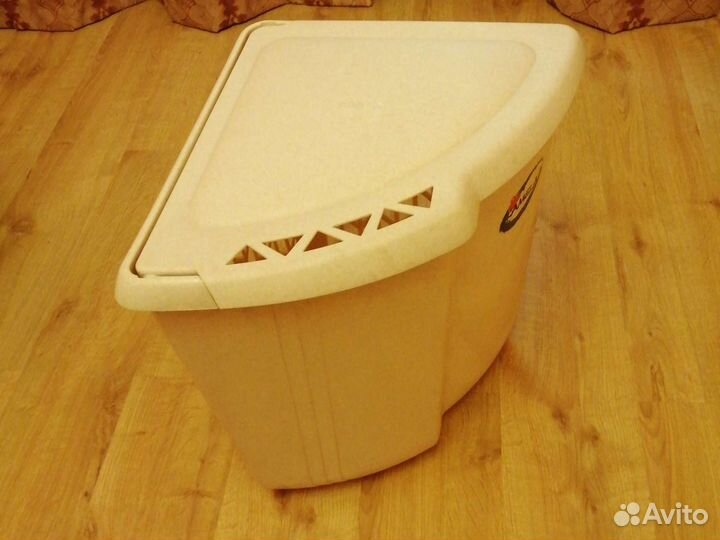 Угловая корзина для белья