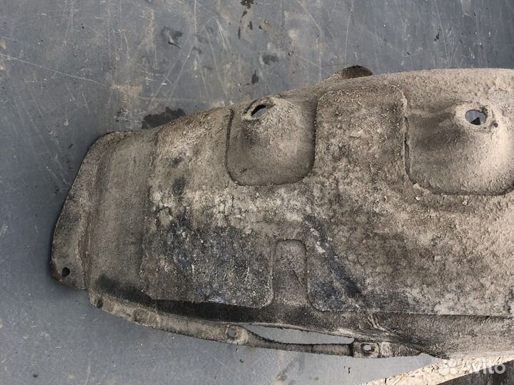 Зад прав дефект Genesis 2