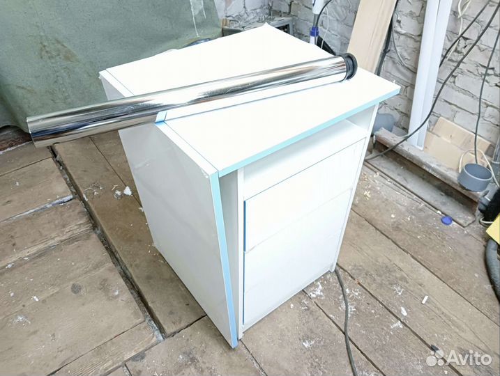 Маникюрный стол