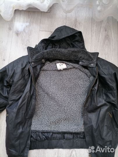 Продам кожаную куртку мужскую