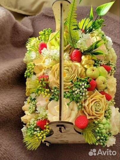 Букет в деревянном кашпо к любому празднику