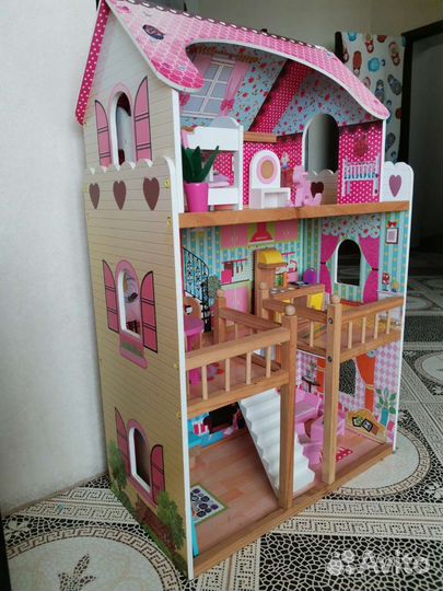 Кукольный домик с мебелью