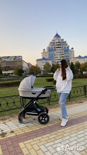 Коляска Stokke Trailz на черном шасси