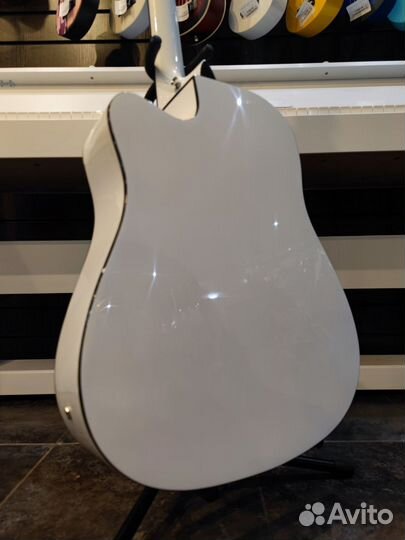 Акустическая гитара с подключением + Аксессуар