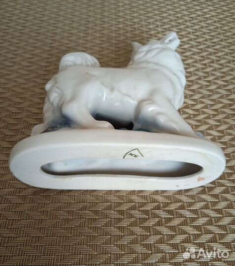 Фарфоровая статуэтка Лайка Старая Гжель