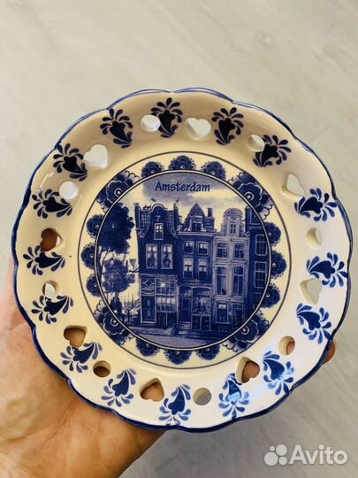 Сувенирные тарелки из разных стран. Маленькие