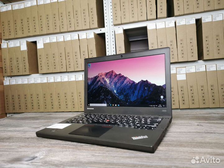 Ноутбук Lenovo в идеальном состоянии