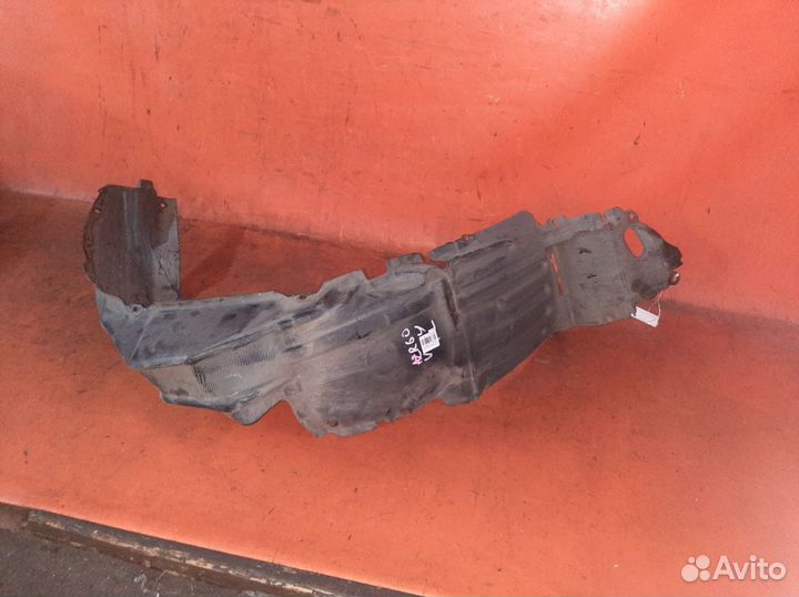 Подкрылок Toyota Voxy AZR60G (Переднее Левое)