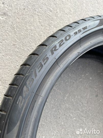 Pirelli P Zero PZ4 245/35 R20