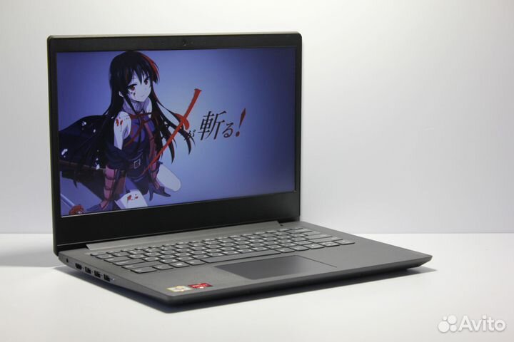 Ультрабук Lenovo с FullHD экраном и быстрым SSD