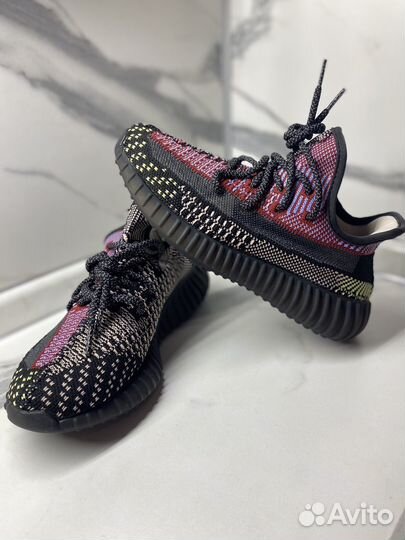 Кроссовки женские изики