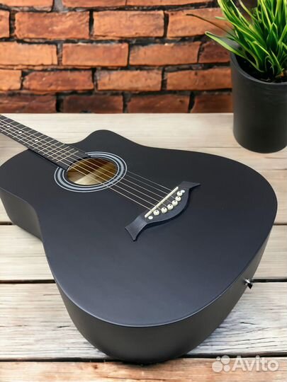 Акустическая гитара на подарок