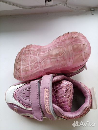 Кроссовки с подсветкой 26 размер