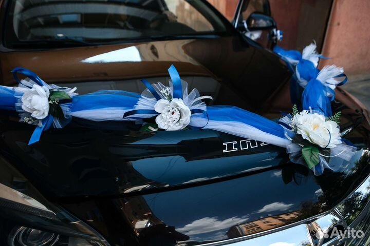 Свадебное украшение на автомобиль