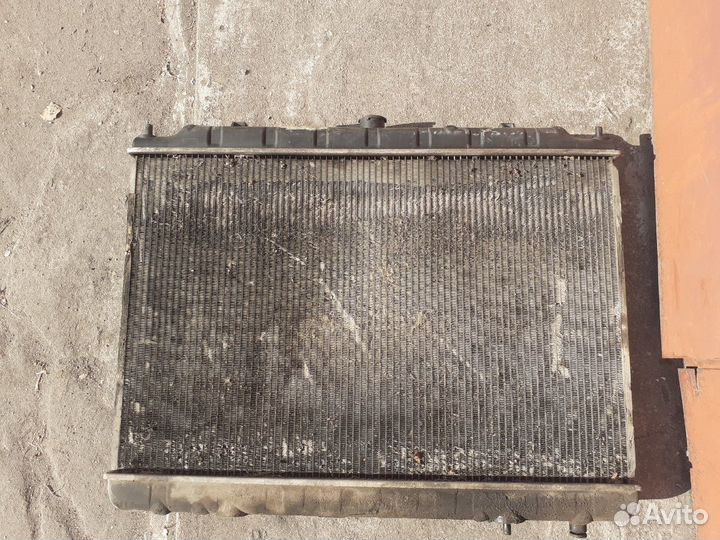 Радиатор Nissan Liberti