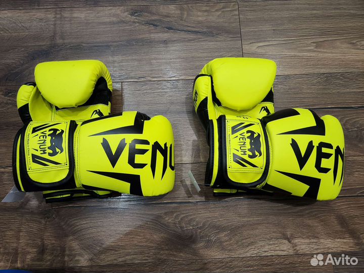 Перчатки для бокса venum