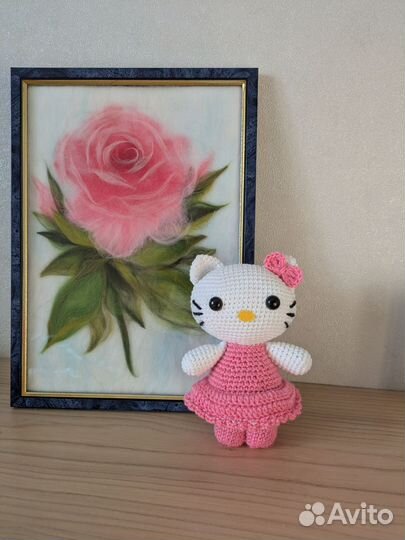 Hello kitty игрушка вязаная
