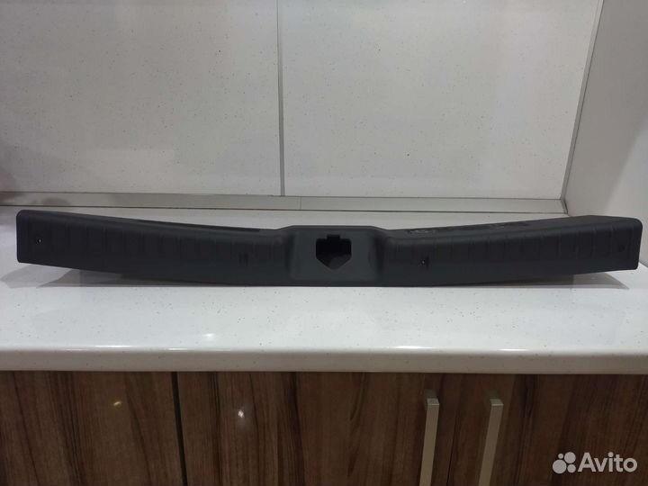 Облицовка поперечины задка Калина Гранта универсал